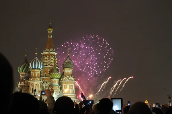 Новогодний фейерверк в Москве, на открытом воздухе — стоковое фото