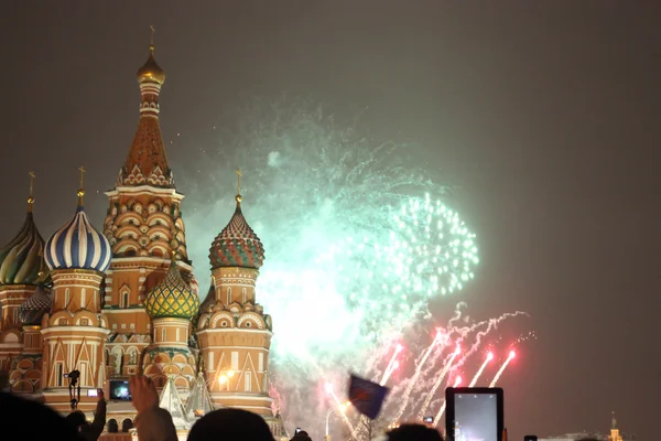 Новогодний фейерверк в Москве, на открытом воздухе — стоковое фото