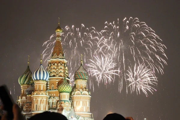 Новогодний фейерверк в Москве, на открытом воздухе — стоковое фото