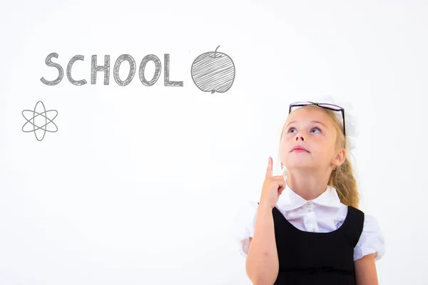 De vuelta a la escuela concepto, colegiala tener una idea, aislado — Foto de Stock