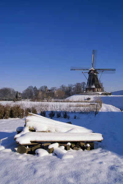 Kışın Waardenburg yel değirmeni