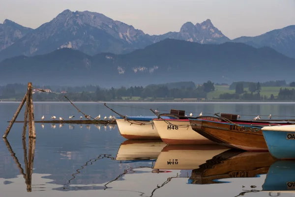 Barcos en Lago Hopfensee — Foto de Stock