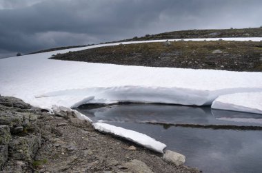 Karla kaplı manzara