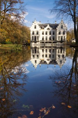 Sonbahar havası Staverden kalesi