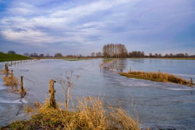 IJssel nehrinden donmuş nehir foreland 'ı