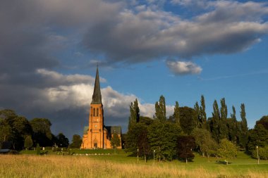 Undenas kilisesi akşamları aydınlanır.