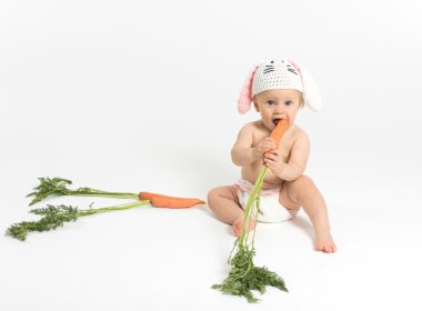 Bebeği tavşan kostüm Paskalya için