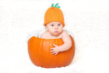 Kabak kabak şapkalı içinde bebek