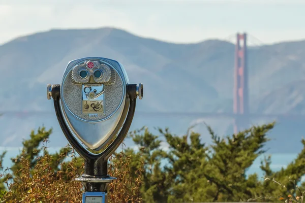 Távcsövek, kilátással a Golden Gate-híd — Stock Fotó