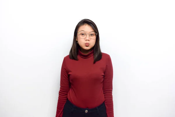 Boca Inflada Com Young Belas Mulheres Asiáticas Vestido Camisa Vermelha — Fotografia de Stock
