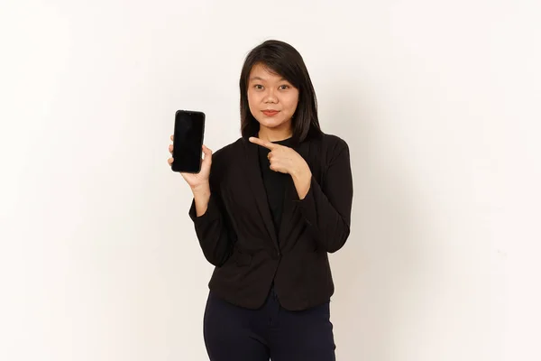 수트를 스마트폰을 배경에 고립된 스마트폰 화면을 아름다운 아시아 — 스톡 사진