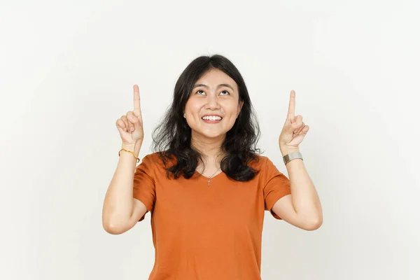 Schöne Asiatin Die Orangefarbenes Shirt Trägt Auf Dem Das Produkt — Stockfoto