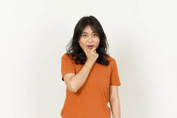 Mooie Aziatische Vrouw Dragen Oranje Kleur Shirt Verbazingwekkende Expressie Geïsoleerd — Stockfoto