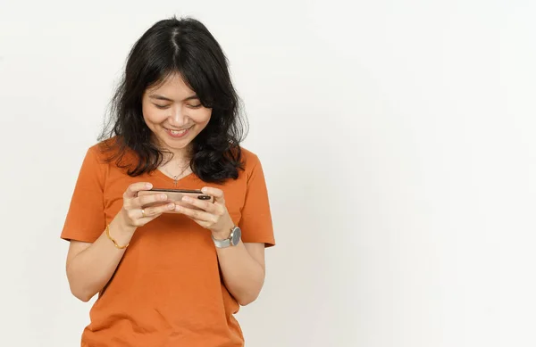 Spel Smartphone Winnen Van Mooie Aziatische Vrouw Het Dragen Van — Stockfoto