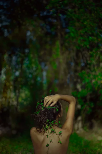 Sensual portrait of young beautiful woman with jungle background — Stock Photo, Image