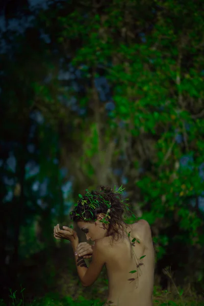 Sensual portrait of young beautiful woman with jungle background — Stock Photo, Image