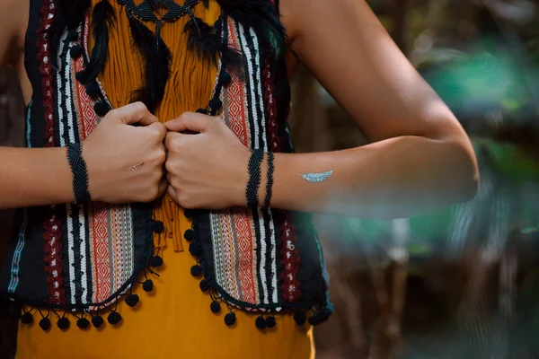 Primer plano foto de chica gitana al aire libre — Foto de Stock