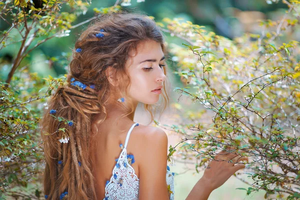 Junge schöne Boho Frau Porträt — Stockfoto