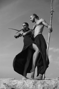 kabile erkek ve kadın açık havada