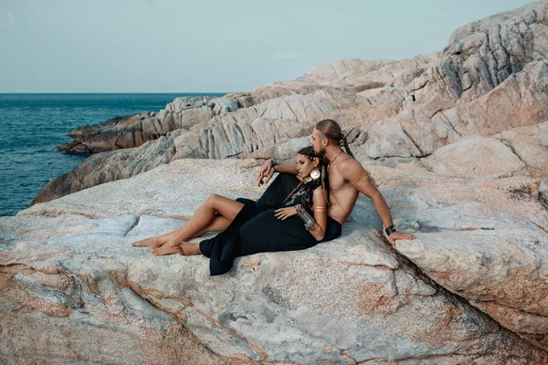 Tribal man and woman outdoors — Stock Photo, Image