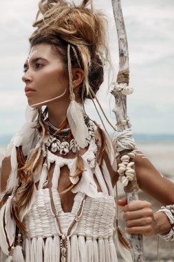 Çekici vahşi boho kadın portre