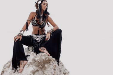 güzel kabile kadın. Eller etnik Dancer