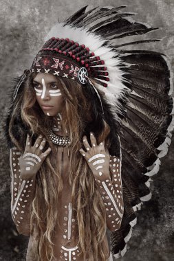 Hintli kadın avcısı