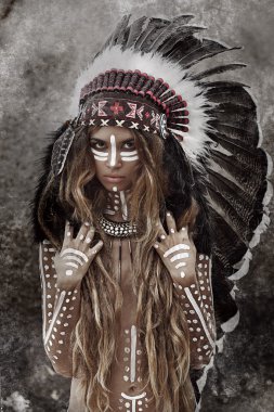 Hintli kadın avcısı