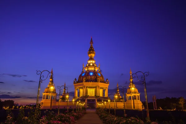 Buddyjski Pagoda w półmroku — Zdjęcie stockowe