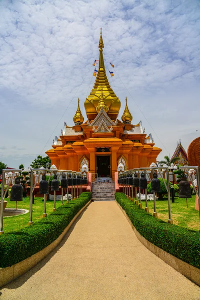 Traditionele kerk in boeddhistische tempel — Stockfoto