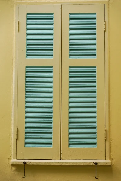 Janelas de madeira — Fotografia de Stock