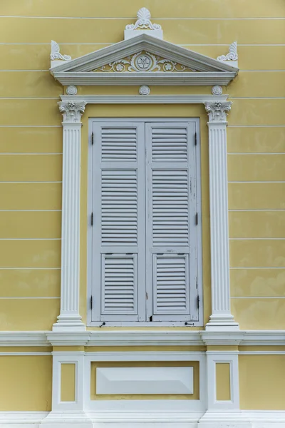 Tradycyjny luksusowy okno — Zdjęcie stockowe