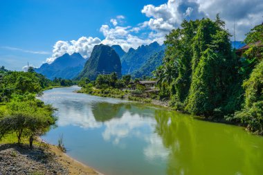Kırsal görünümü hill ve nehir
