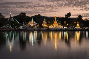 WAT Chong Kham ve Wat Chong Klang tapınaklar