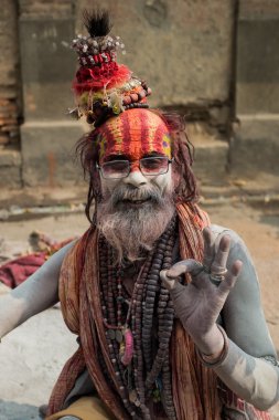 Gülümseyen Napalese sadhu