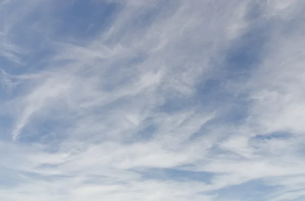 Wolken en blauwe lucht. — Stockfoto