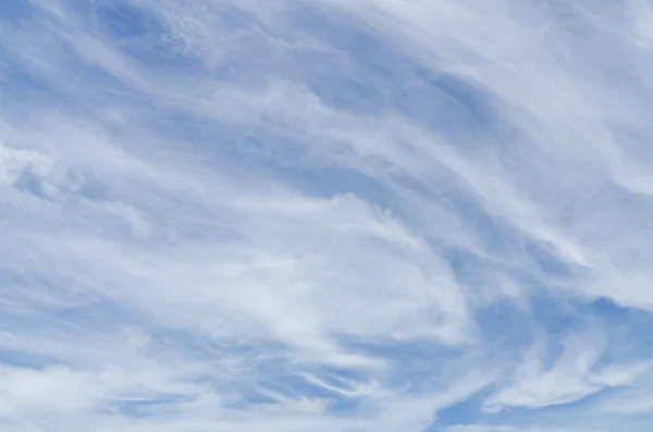 Wolken en blauwe lucht. — Stockfoto