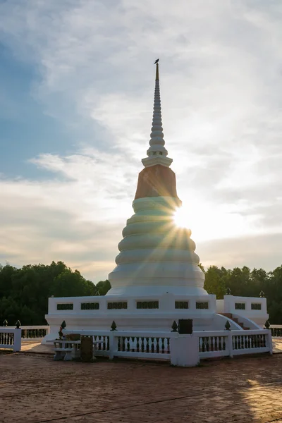 Pagoda bílého a slunce — Stock fotografie