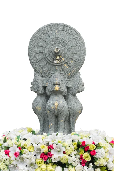 Thammachak 仏教のシンボルに建設 — ストック写真
