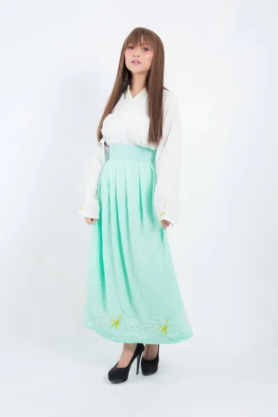 Корейская Женщина Традиционном Корейском Платье Белом Фоне Студии Культура Кореи — стоковое фото