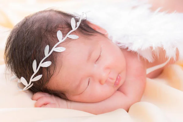 Retrato Una Niña Mes Durmiendo Recién Nacida Ella Está Usando — Foto de Stock