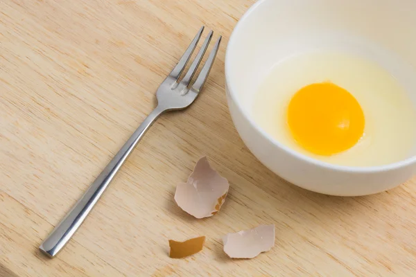 Raw eggs and cooking equipment — Stock Photo, Image