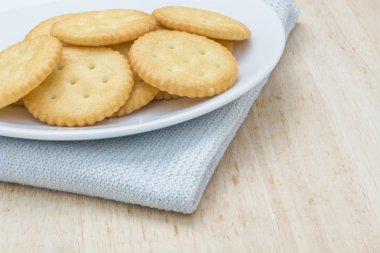 Lezzetli aperatif kraker