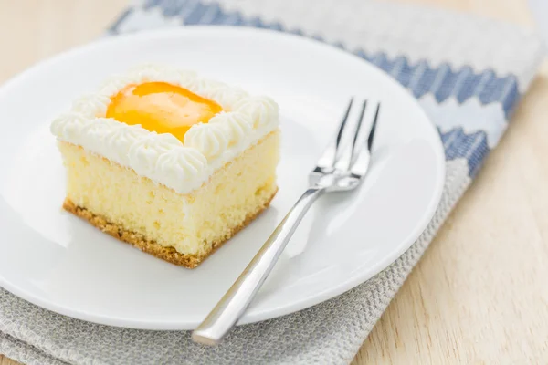 Апельсиновый торт квадраты вкусные закуски . — стоковое фото