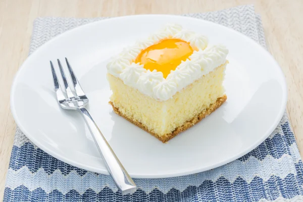 正方形のオレンジ ケーキおいしいスナック. — ストック写真