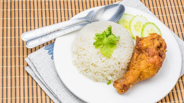 Comida tailandesa fast food, frango frito com arroz — Fotografia de Stock