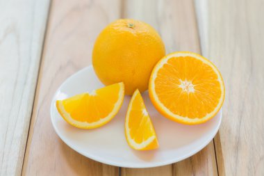 Taze turuncu meyve yemek ile dilim 