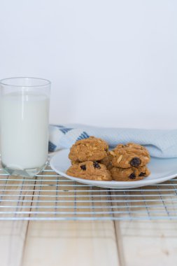 ev yapımı kuru üzüm kurabiyeleri.