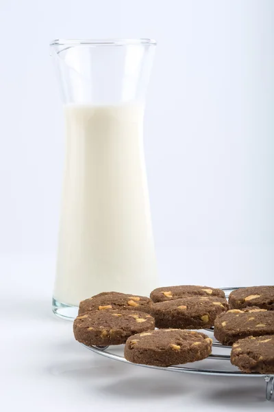 Galletas de leche y chocolate —  Fotos de Stock