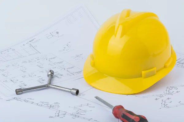 Yellow safety helmet and screwdriver — Stock Photo, Image